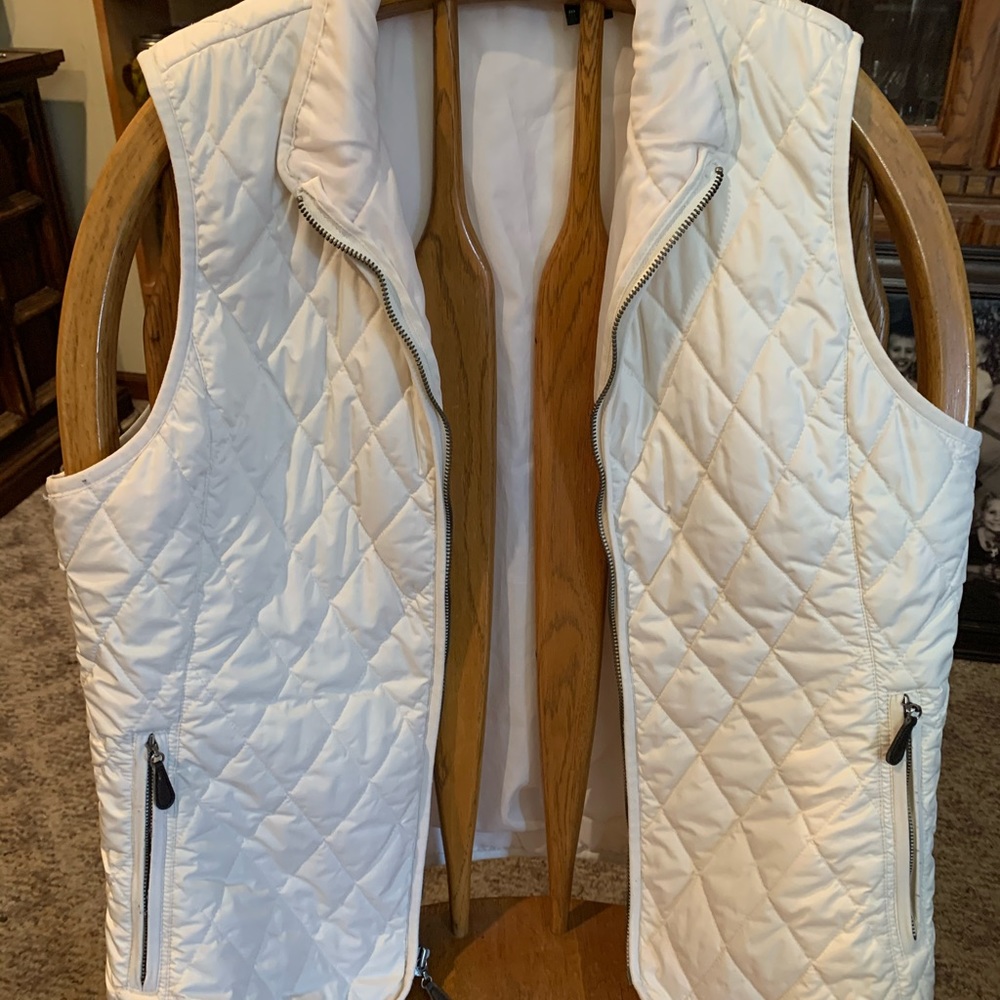 Woman’s Eddie Bauer’s puffer vest